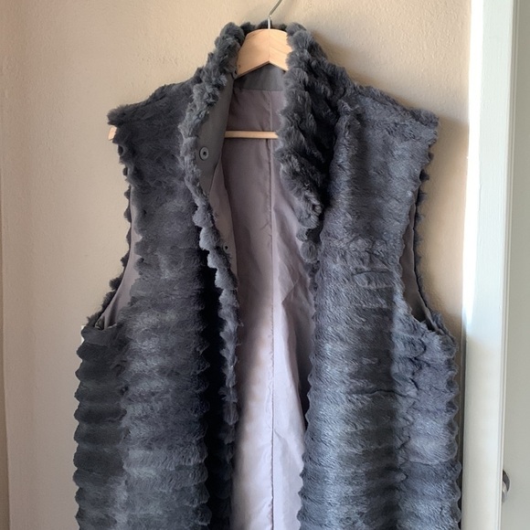 Ribbed Fuzzy Sleeveless Duster Vest - Picture 3 of 9